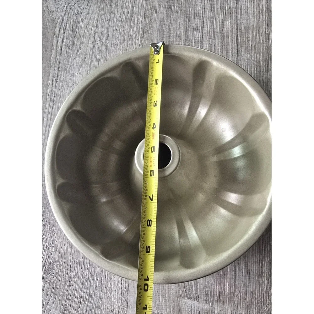 Paris Hilton 10” Nonstick Fluted PINK Cake Bundt Pan / Valentines Easter Cottage - Picture 8 of 13